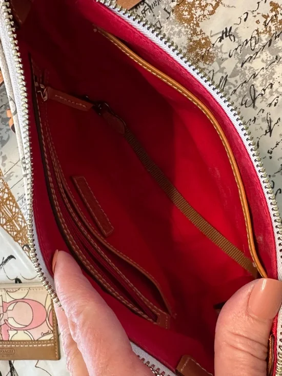 EUC! Dooney & Bourke Tracy Crossbody with Brown Trim and Strap - Picture 8 of 13